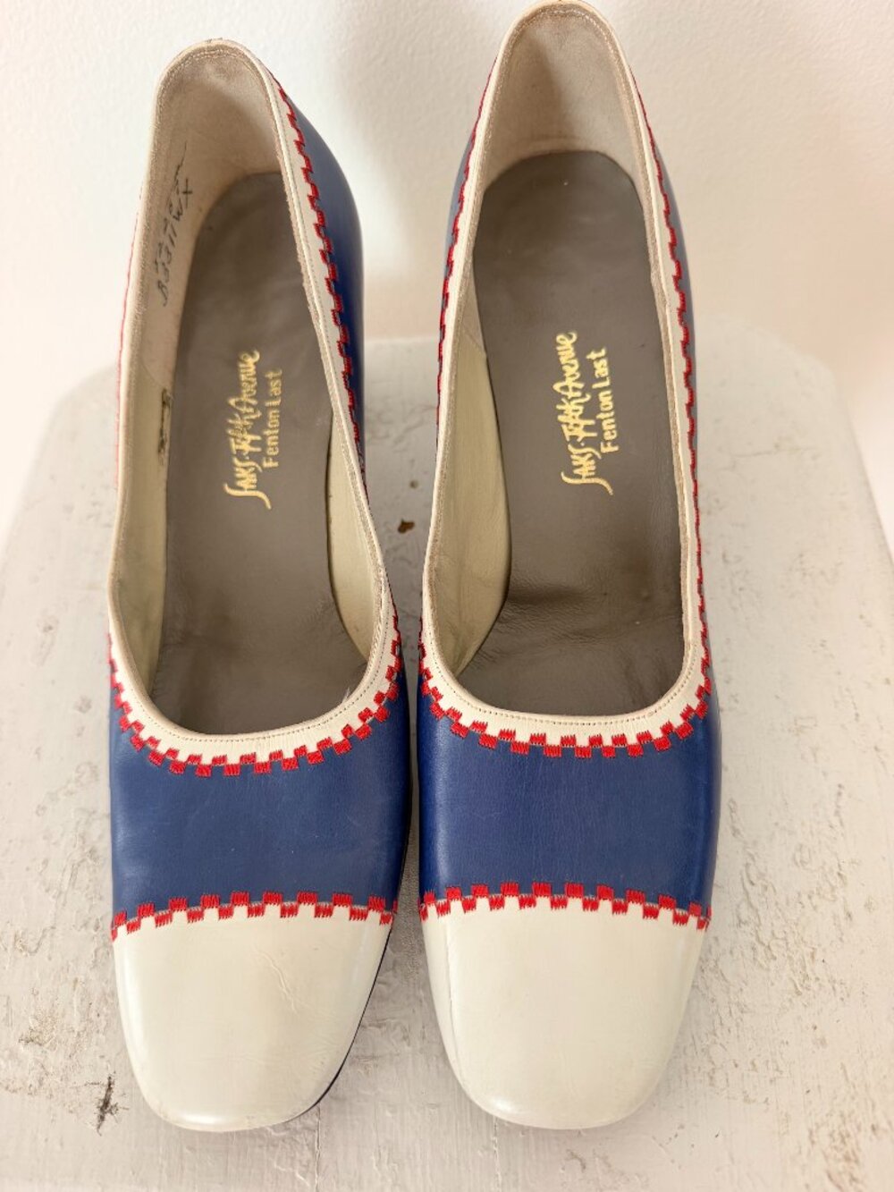 Vintage Saks Fifth Avenue Fenton Last 60s 70s Leather Pumps Blue White Red 8.5